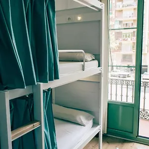 https://black-swan-hostel.catalonia-hotels.com